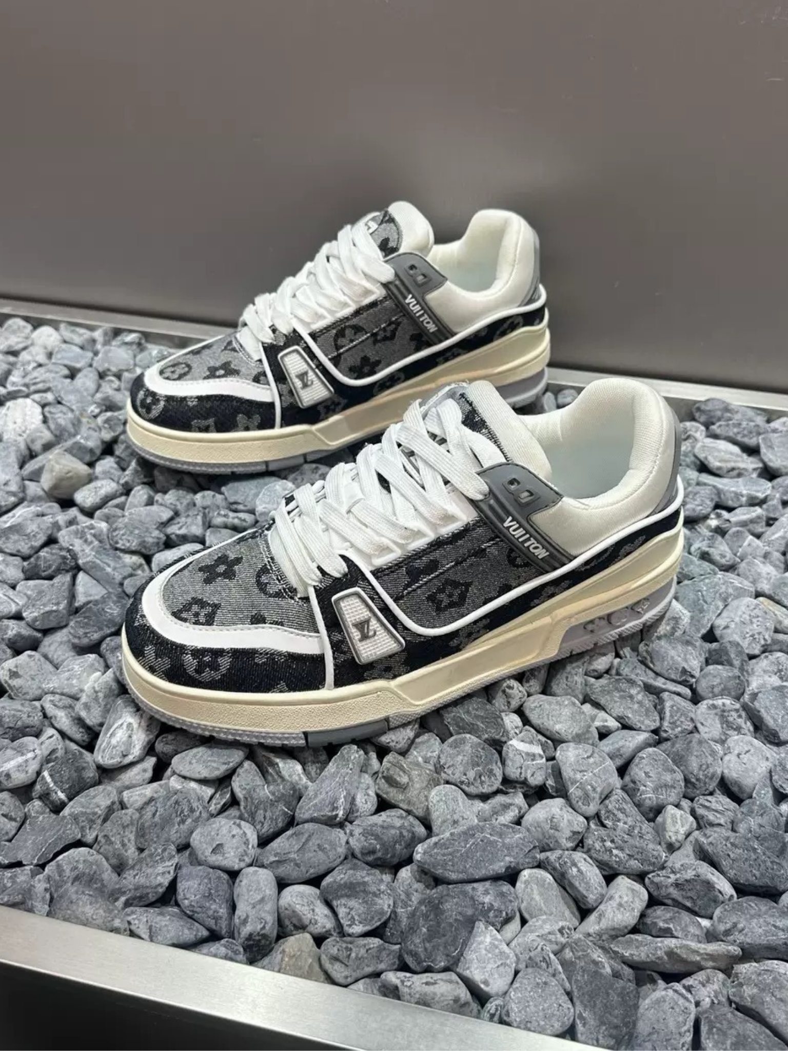 LUVANA™ - SNEAKER
